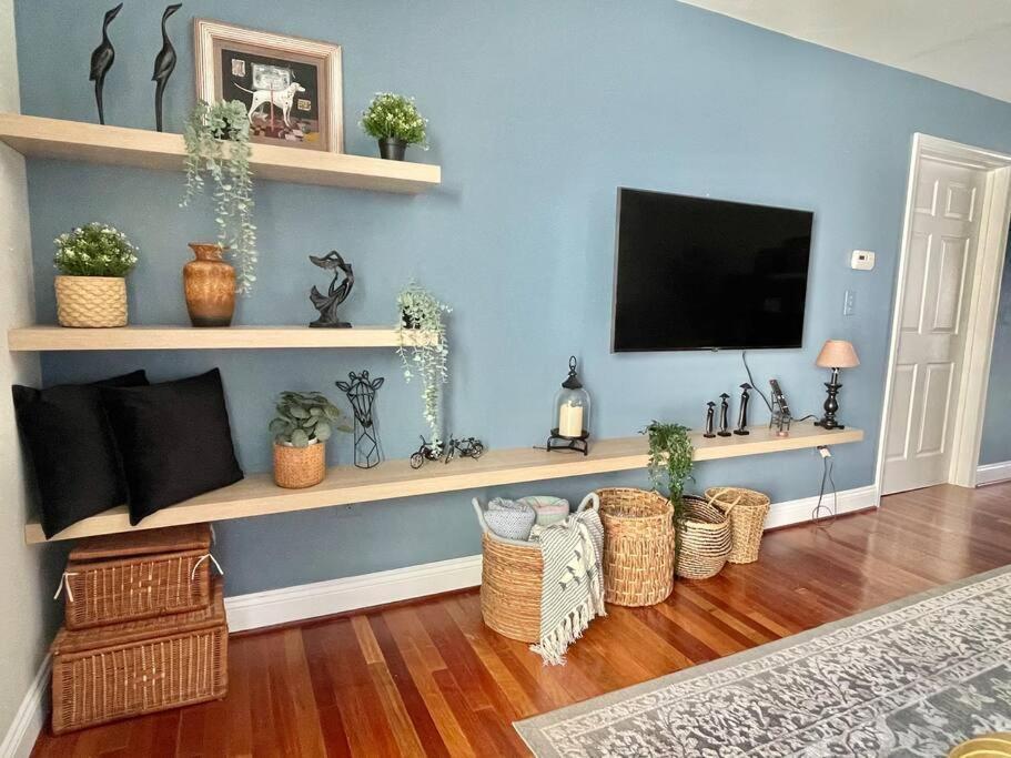 Brand New, Cozy, Modern, One-Bedroom Apartment Фолс Черч Экстерьер фото